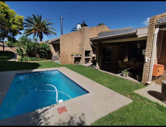 4 BEDROOM HOUSE FOR SALE IN VANDERBIJLPARK SE 3